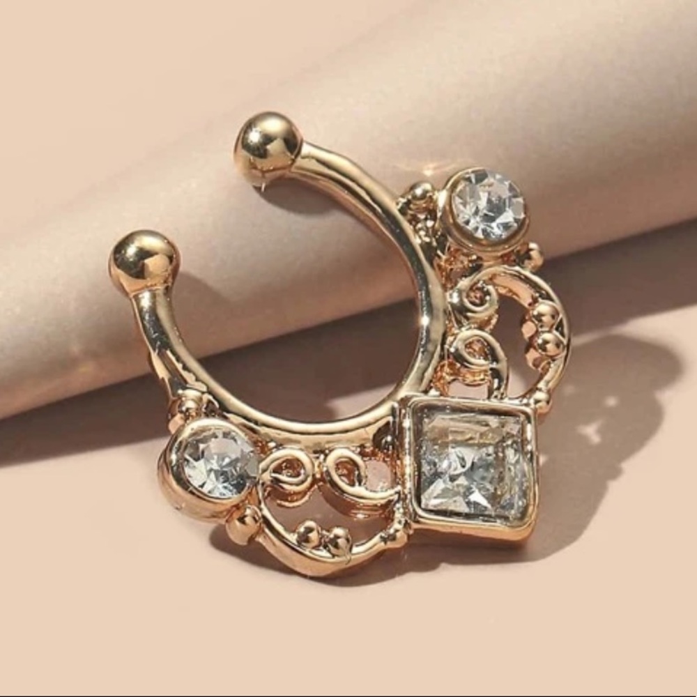 🇮🇳Indian-inspired Gold rhinestone septum ring